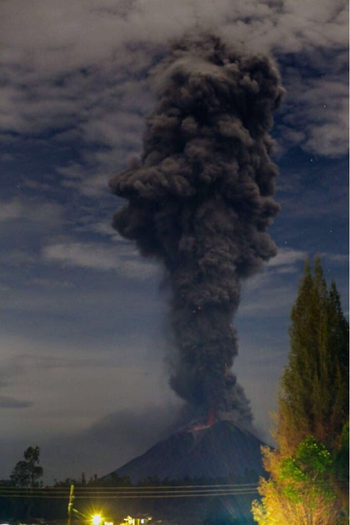 Detail Gambar Gunung Sinabung Erupsi Nomer 18