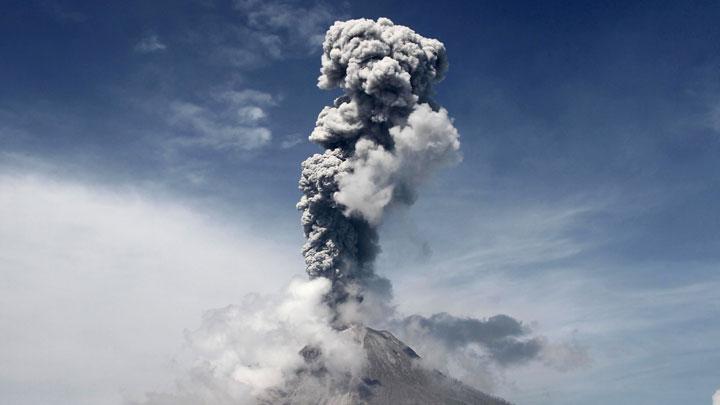 Detail Gambar Gunung Sinabung Erupsi Nomer 27