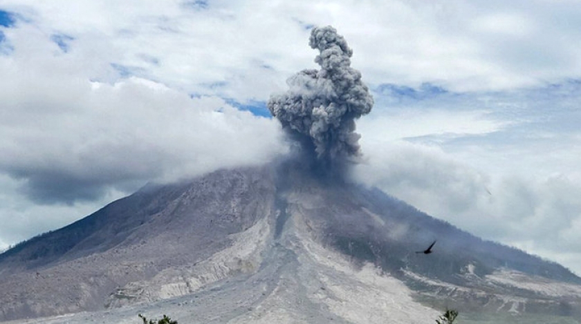 Detail Gambar Gunung Sinabung Erupsi Nomer 37