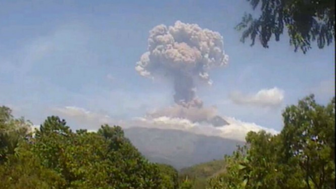 Detail Gambar Gunung Sinabung Erupsi Nomer 38