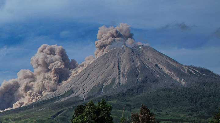 Detail Gambar Gunung Sinabung Erupsi Nomer 48