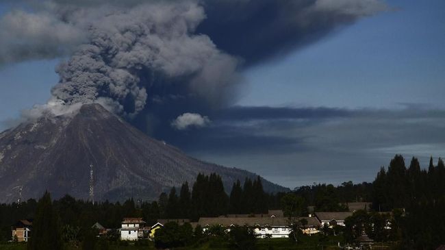Detail Gambar Gunung Sinabung Erupsi Nomer 9