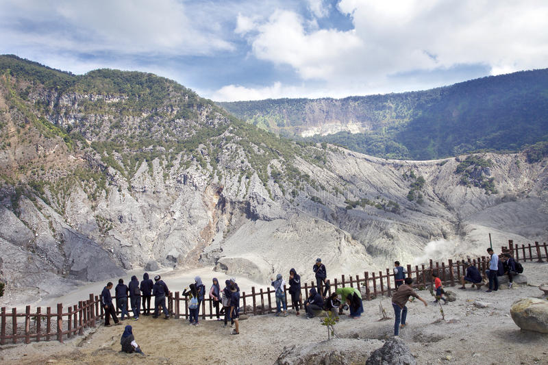 Detail Gambar Gunung Tangkuban Perahu Bandung Nomer 42