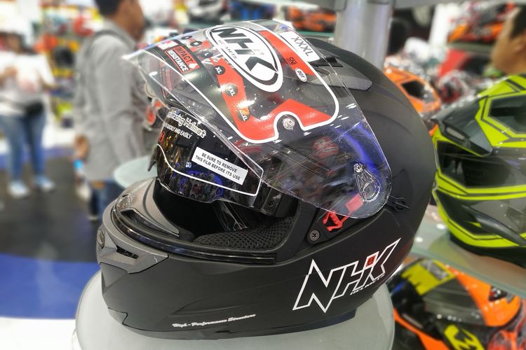 Detail Gambar Helm Balap Nomer 26