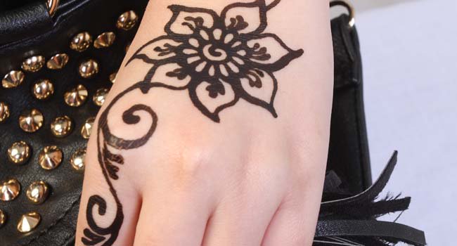 Detail Gambar Henna Bunga Yang Simple Nomer 21