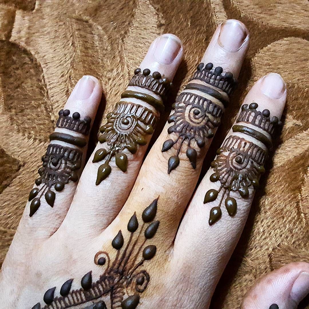 Detail Gambar Henna Di Jari Tangan Nomer 3