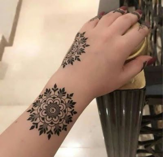 Detail Gambar Henna Di Jari Tangan Nomer 29