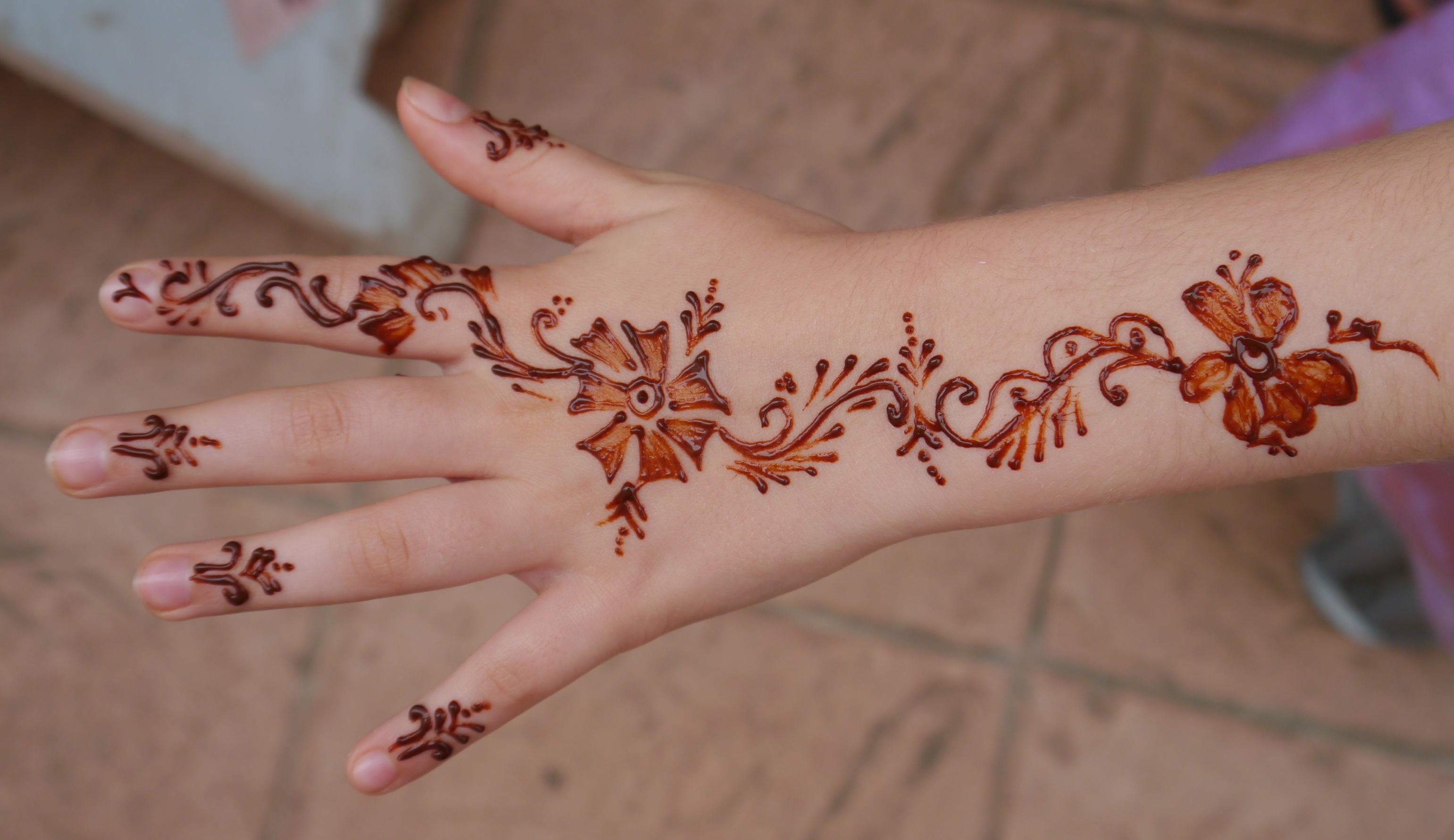 Detail Gambar Henna Di Jari Tangan Nomer 55