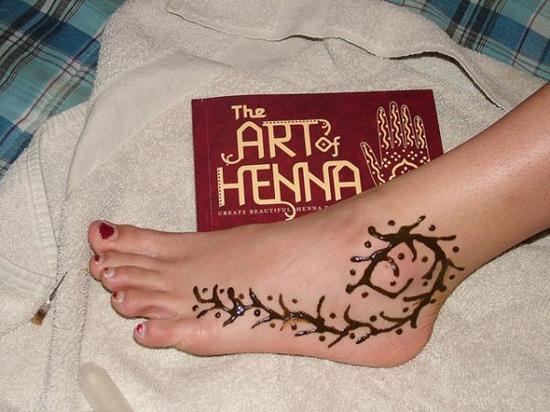 Detail Gambar Henna Di Kaki Yang Simple Nomer 50