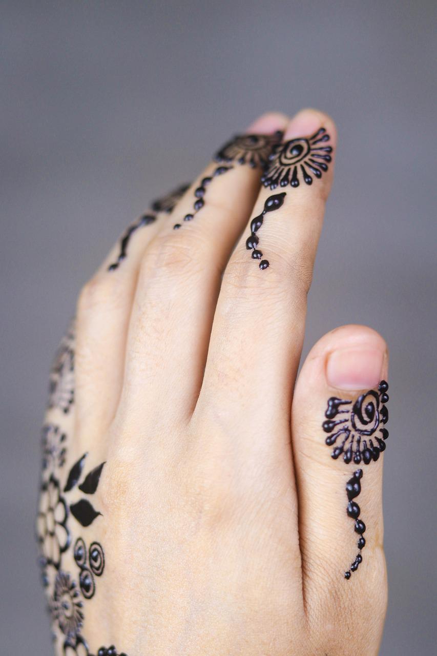 Detail Gambar Henna Jari Nomer 4