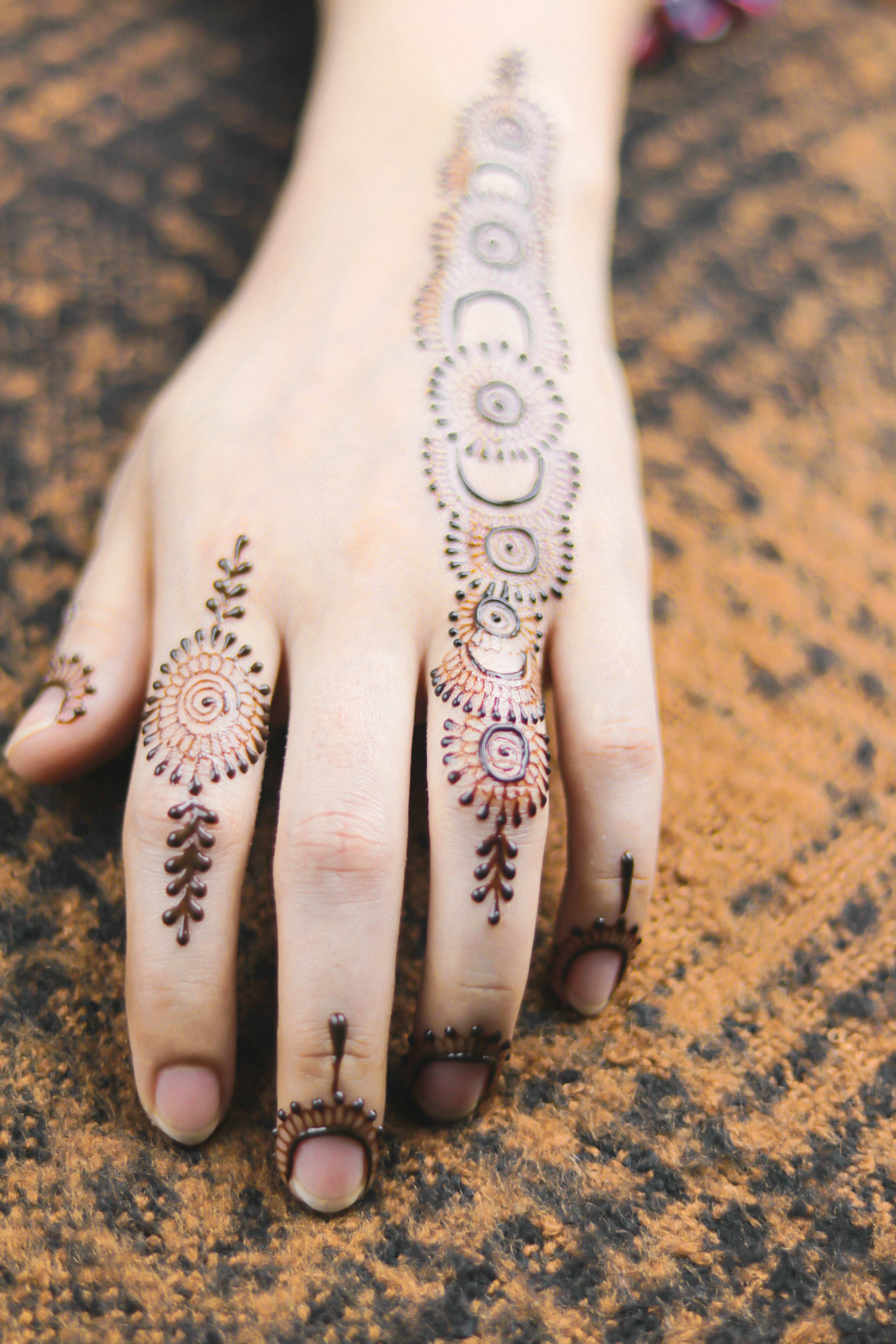 Detail Gambar Henna Jari Nomer 30