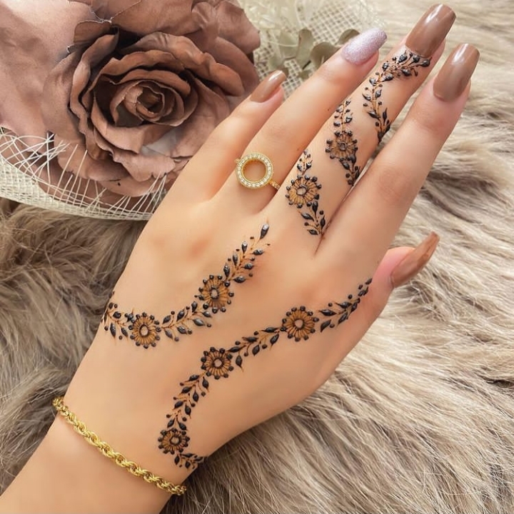 Detail Gambar Henna Kaki Simple Nomer 21