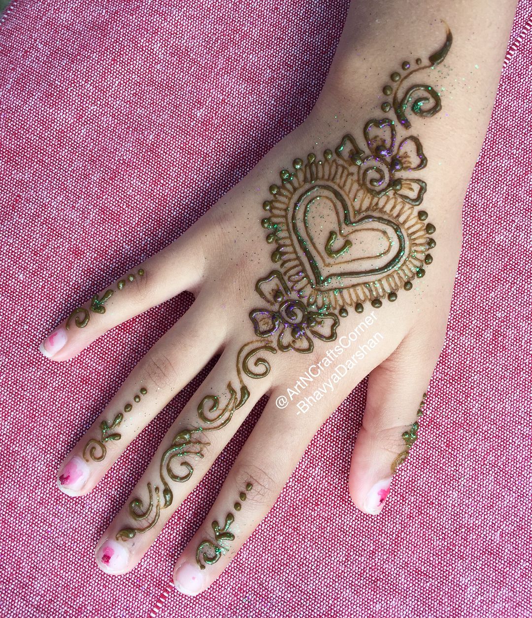 Detail Gambar Henna Love Nomer 19