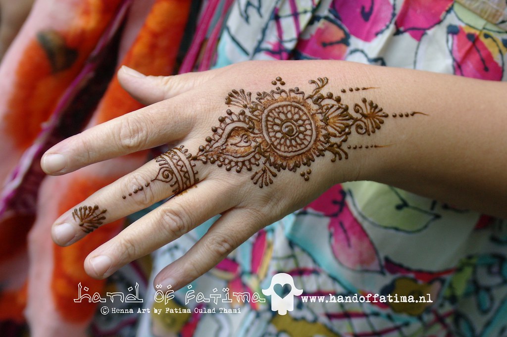 Detail Gambar Henna Sederhana Nomer 32