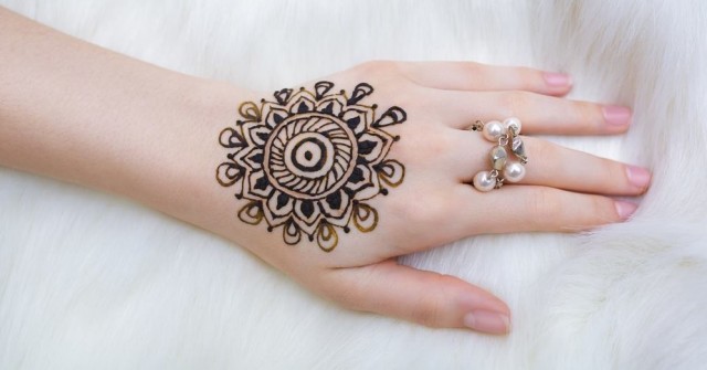 Detail Gambar Henna Simple Cantik Nomer 49