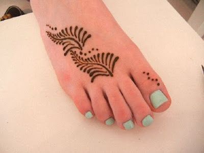 Detail Gambar Henna Simple Di Kaki Nomer 20