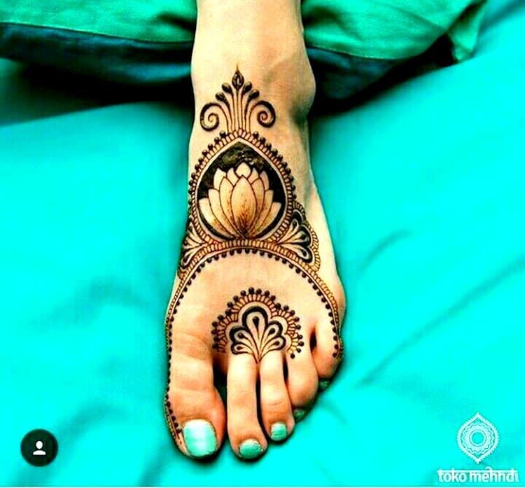 Detail Gambar Henna Simple Di Kaki Nomer 27