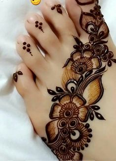 Detail Gambar Henna Simple Di Kaki Nomer 35