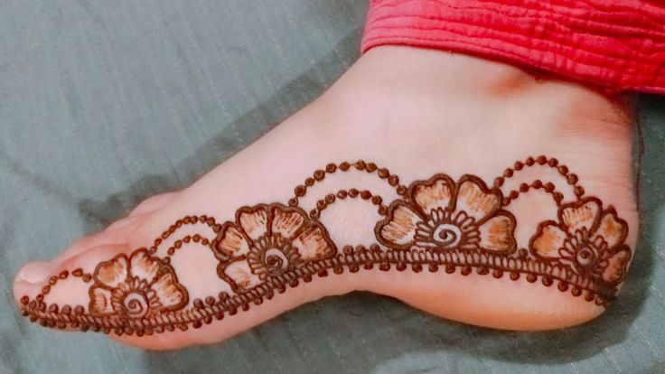 Detail Gambar Henna Simple Di Kaki Nomer 40