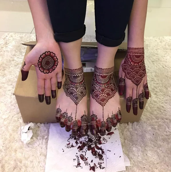 Detail Gambar Henna Simple Di Kaki Nomer 46