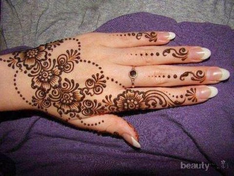 Detail Gambar Henna Tangan Bunga Simple Nomer 21