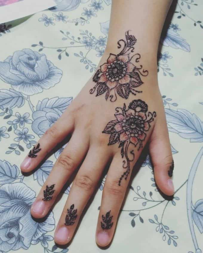Detail Gambar Henna Tangan Bunga Simple Nomer 35