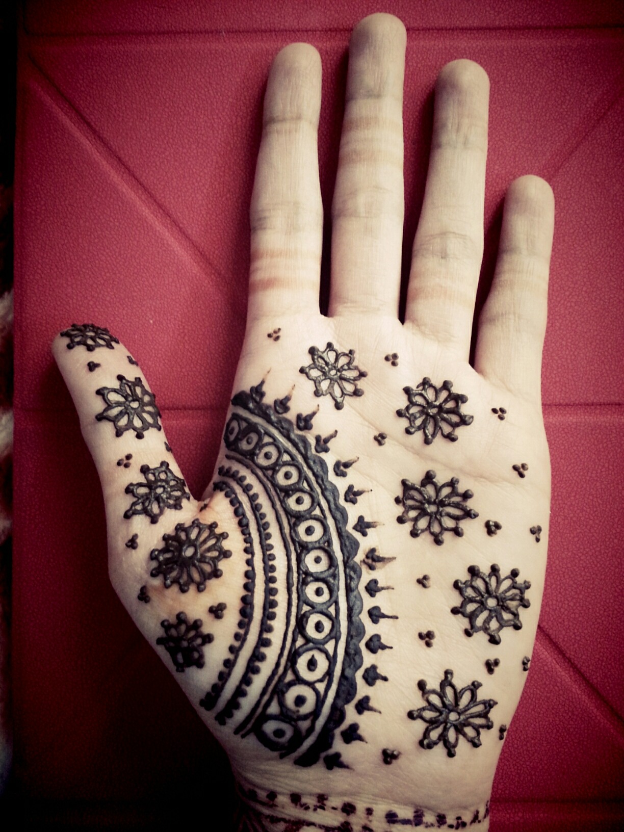 Detail Gambar Henna Telapak Tangan Nomer 8