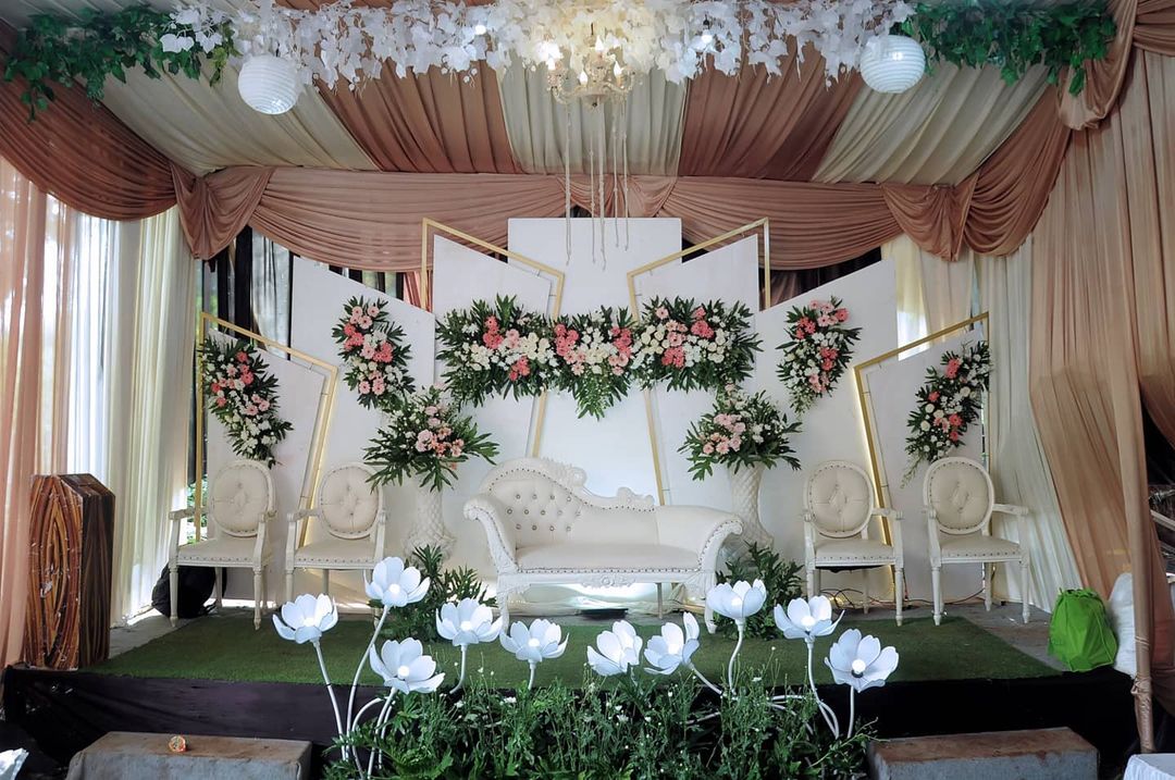 Detail Contoh Gambar Pelaminan Pengantin Nomer 8