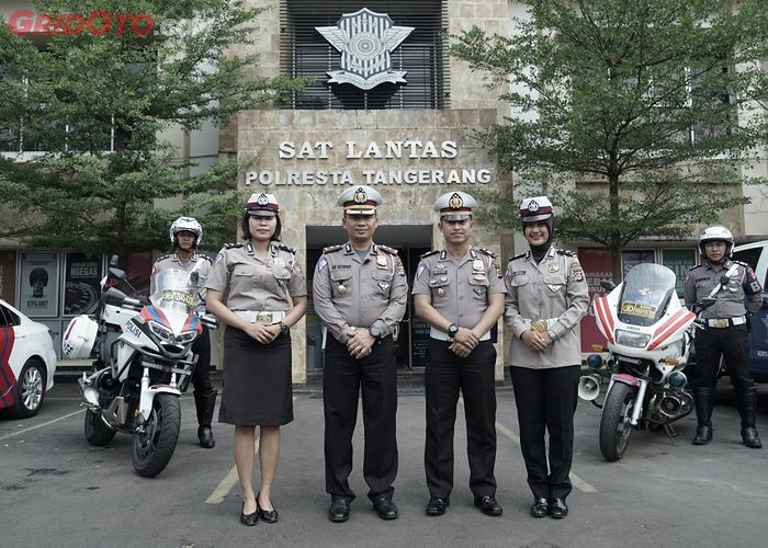 Detail Contoh Gambar Polisi Nomer 31