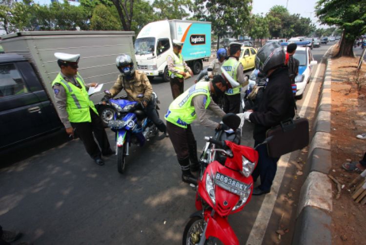 Detail Contoh Gambar Polisi Lalu Lintas Nomer 25