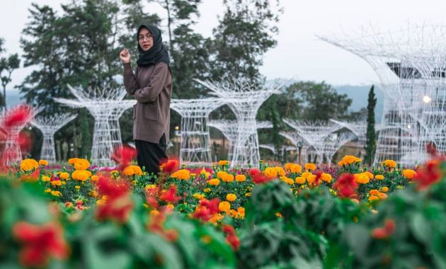 Detail Contoh Gambar Taman Bunga Dengan Pensil Nomer 50