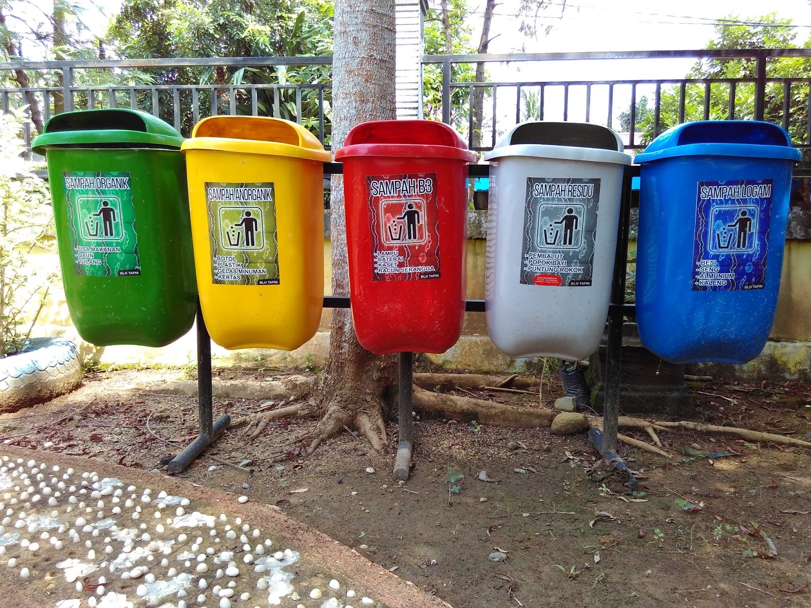 Detail Contoh Gambar Tempat Sampah Nomer 2