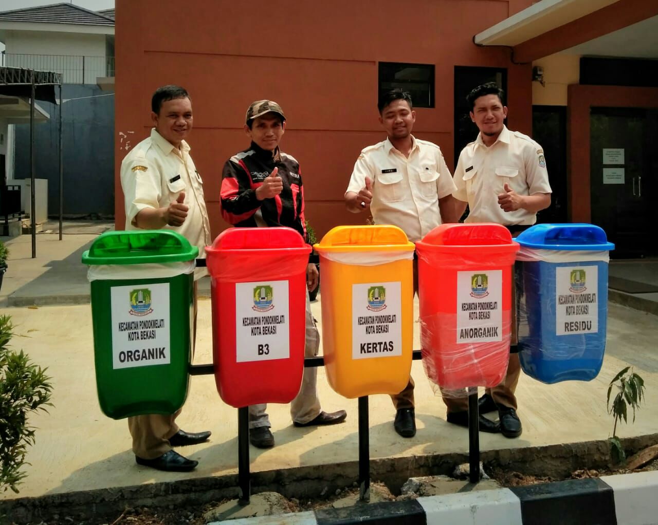 Detail Contoh Gambar Tempat Sampah Nomer 44