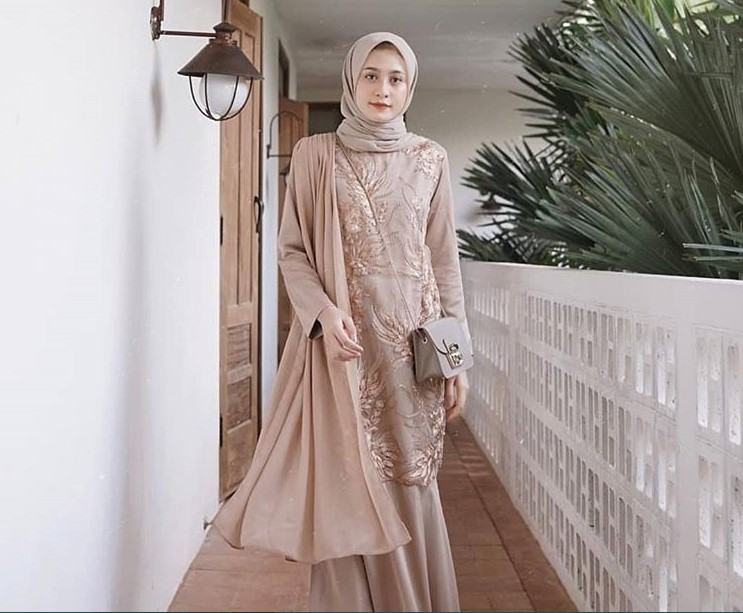 Detail Contoh Gamis Brokat Nomer 13