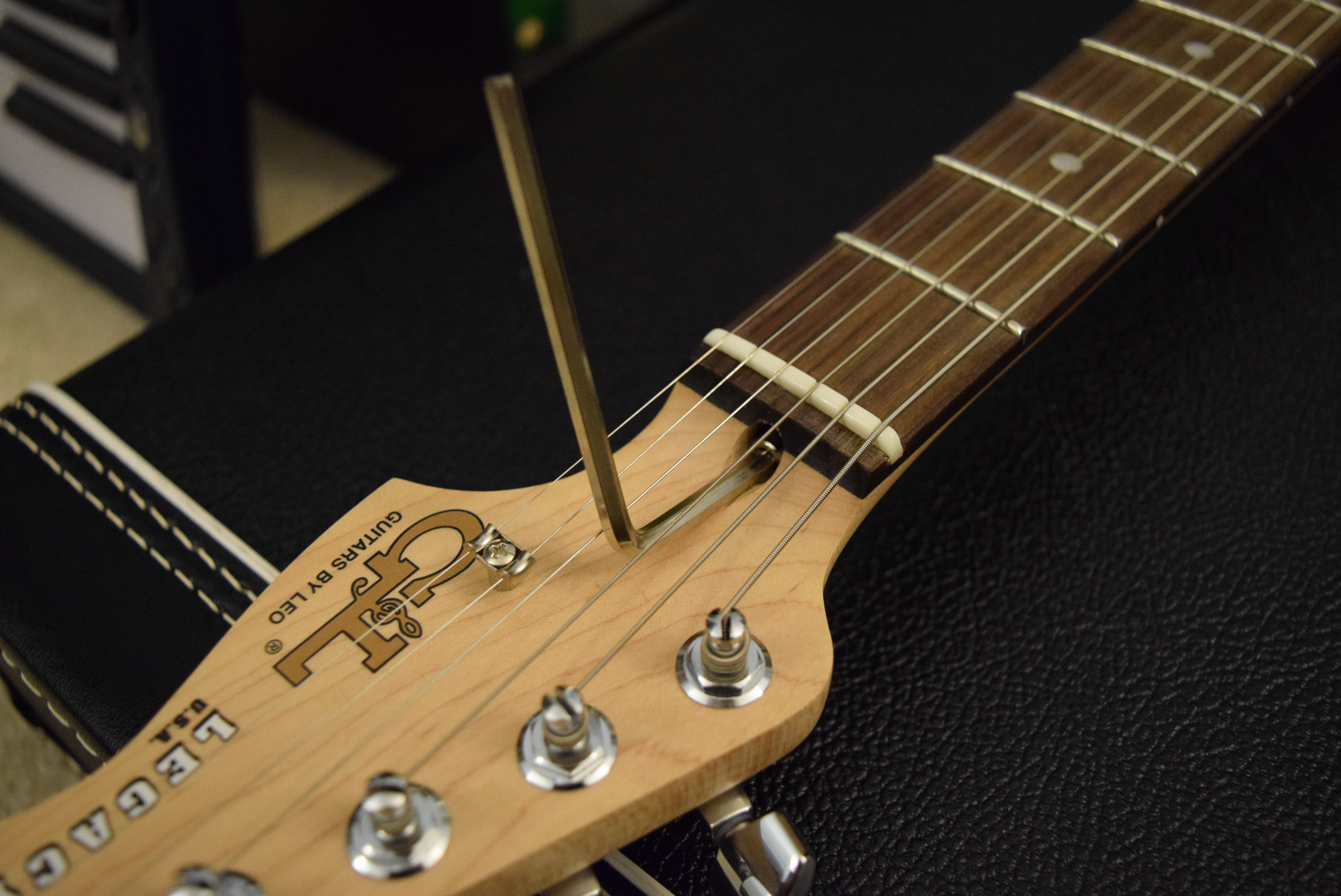 Detail Contoh Gitar Tanam Besi Nomer 6