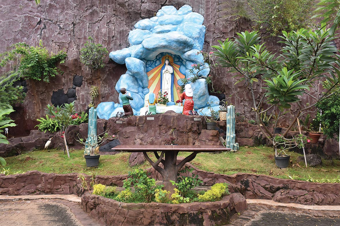 Detail Contoh Gua Maria Di Rumah Nomer 39