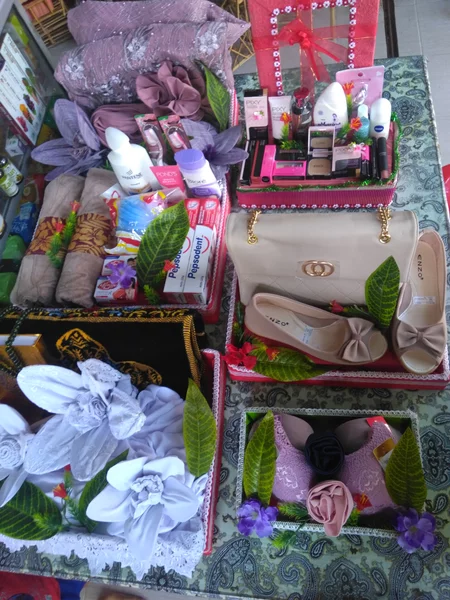Detail Contoh Hantaran Lamaran Nomer 26