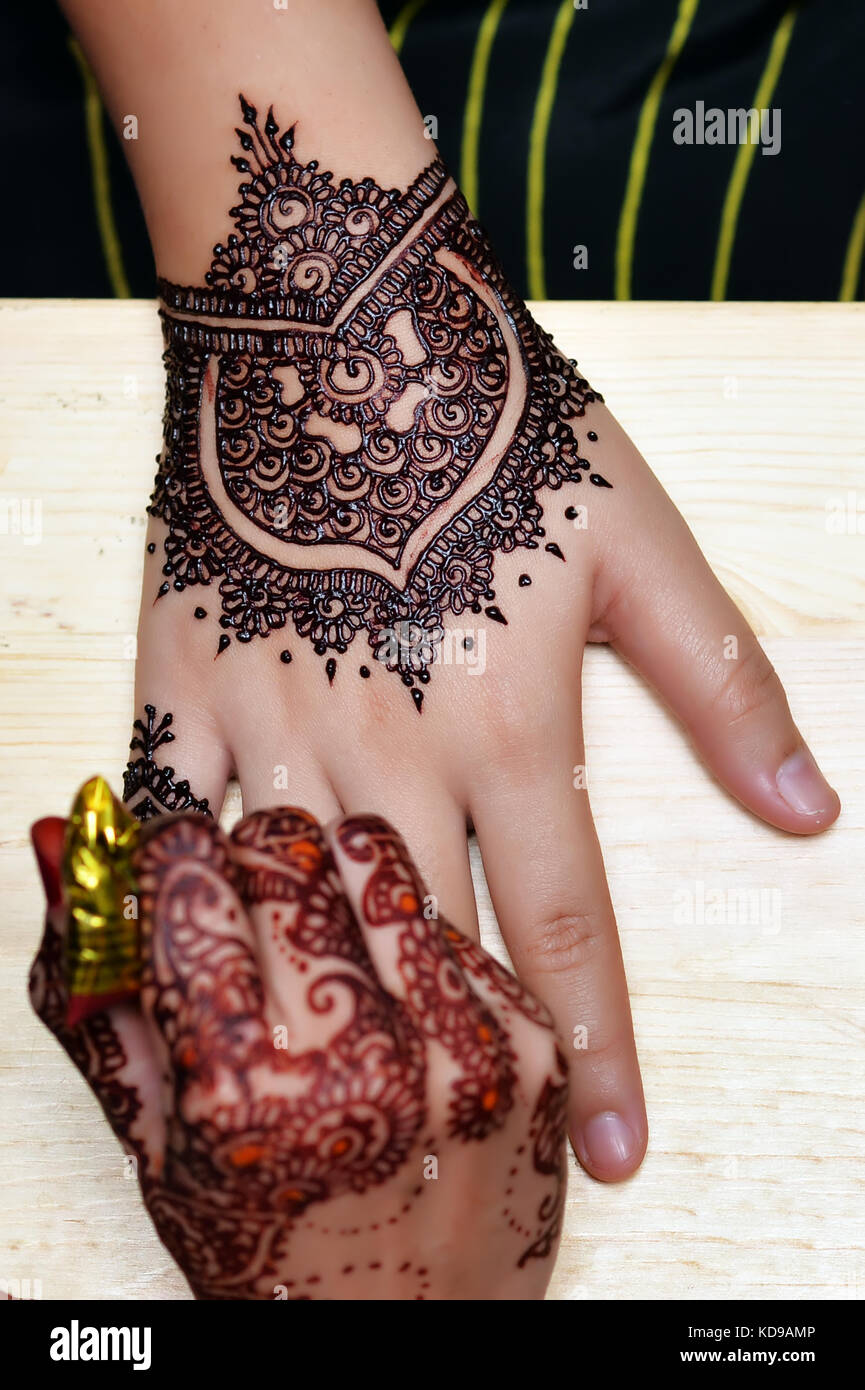 Detail Contoh Henna Wedding Nomer 27