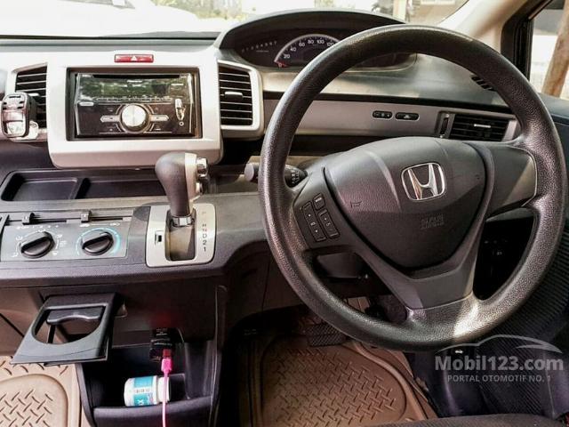 Detail Gambar Honda Freed Tipe S 2014 Nomer 23