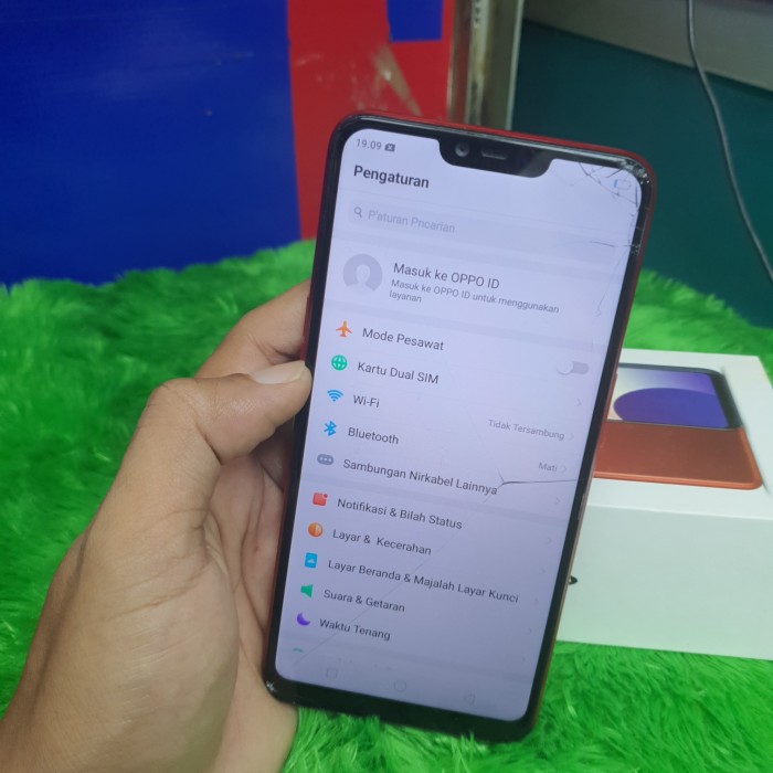 Detail Gambar Hp Oppo A3s Pecah Layar Nomer 2