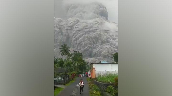 Detail Gambar Hujan Abu Vulkanik Nomer 25