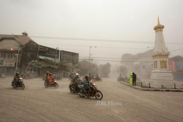 Detail Gambar Hujan Abu Vulkanik Nomer 26