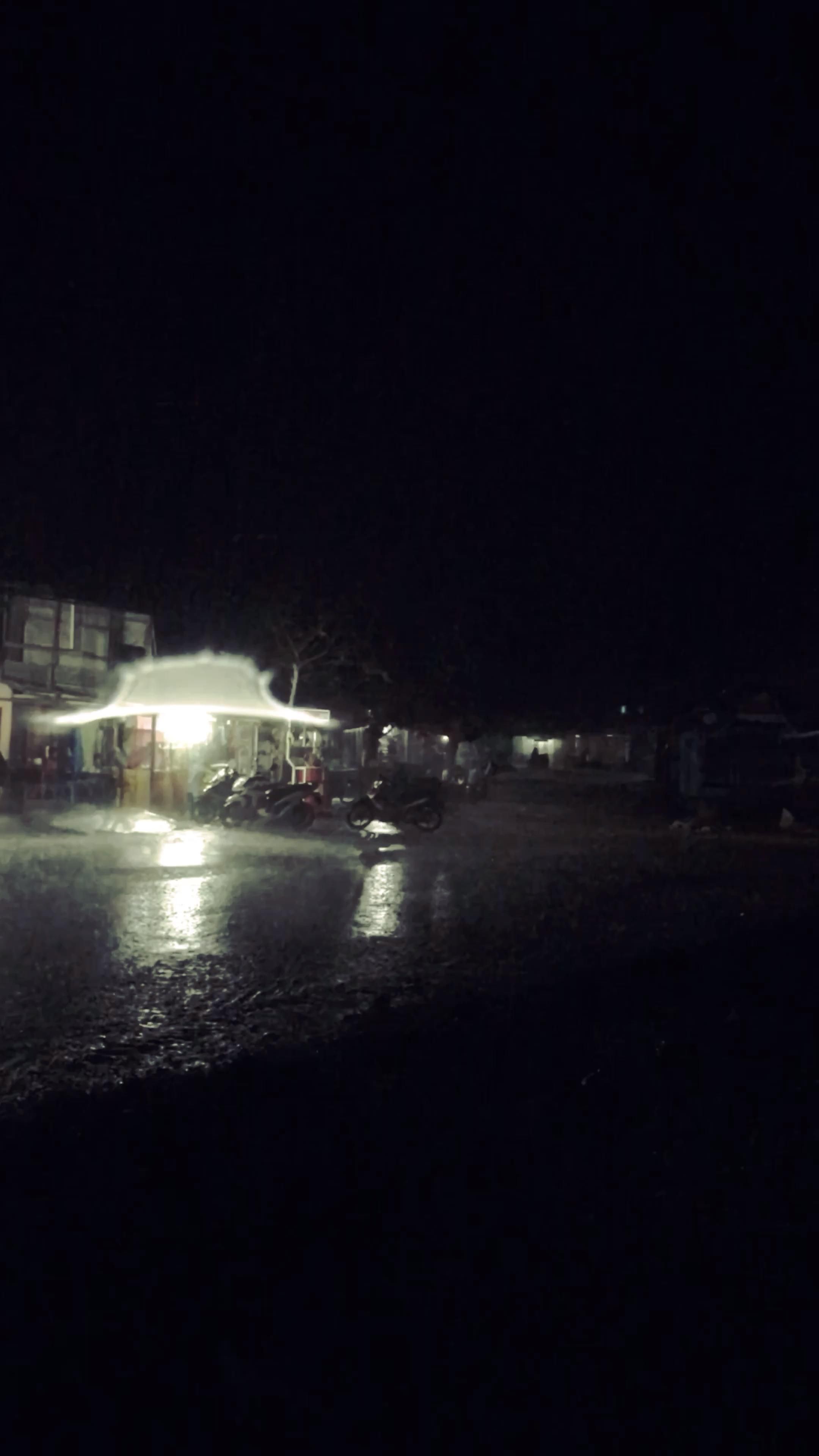 Detail Gambar Hujan Di Malam Hari Nomer 19