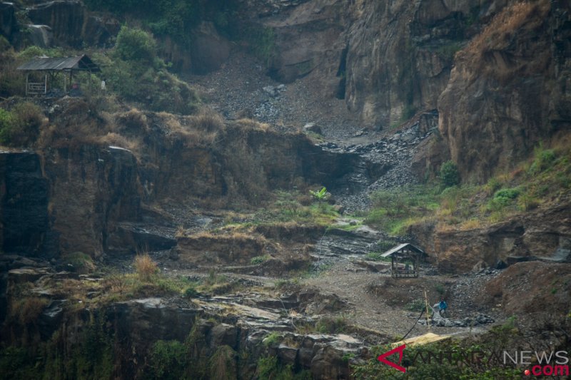 Detail Gambar Hutan Liar Puncal Gunung Batu Dunia Nomer 47