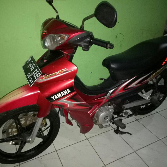 Gambar I Jufiter Z 2006 Merah Marun - KibrisPDR