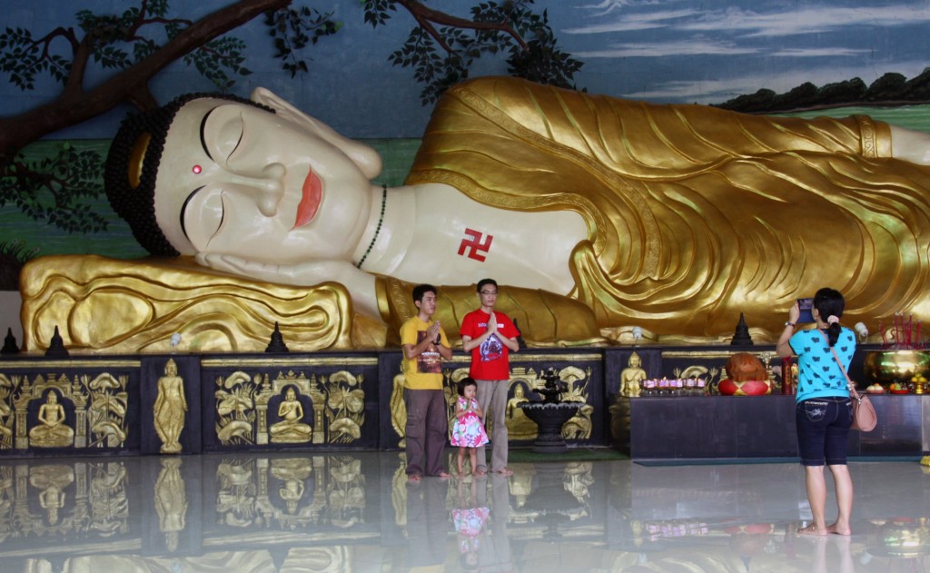 Detail Gambar Ibadah Budha Nomer 46