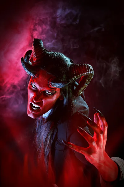 Detail Gambar Iblis Bertanduk Nomer 18