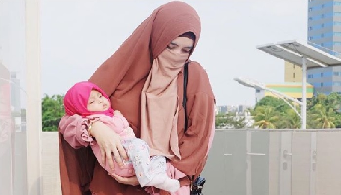 Detail Gambar Ibu Dan Anak Bercadar Nomer 37