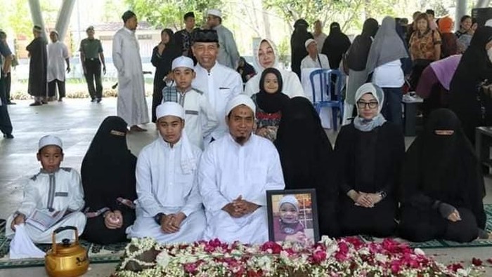 Detail Gambar Ibu Dan Anak Bercadar Nomer 51