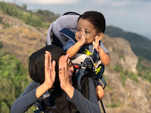 Detail Gambar Ibu Gendong Anak Nomer 27